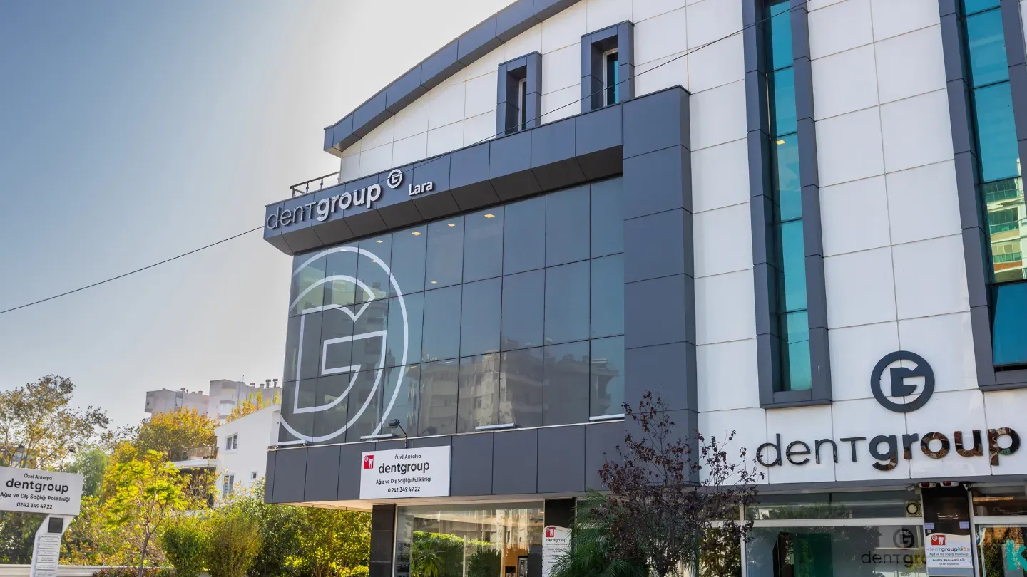 Außenansicht der Klinik Dentgroup Lara