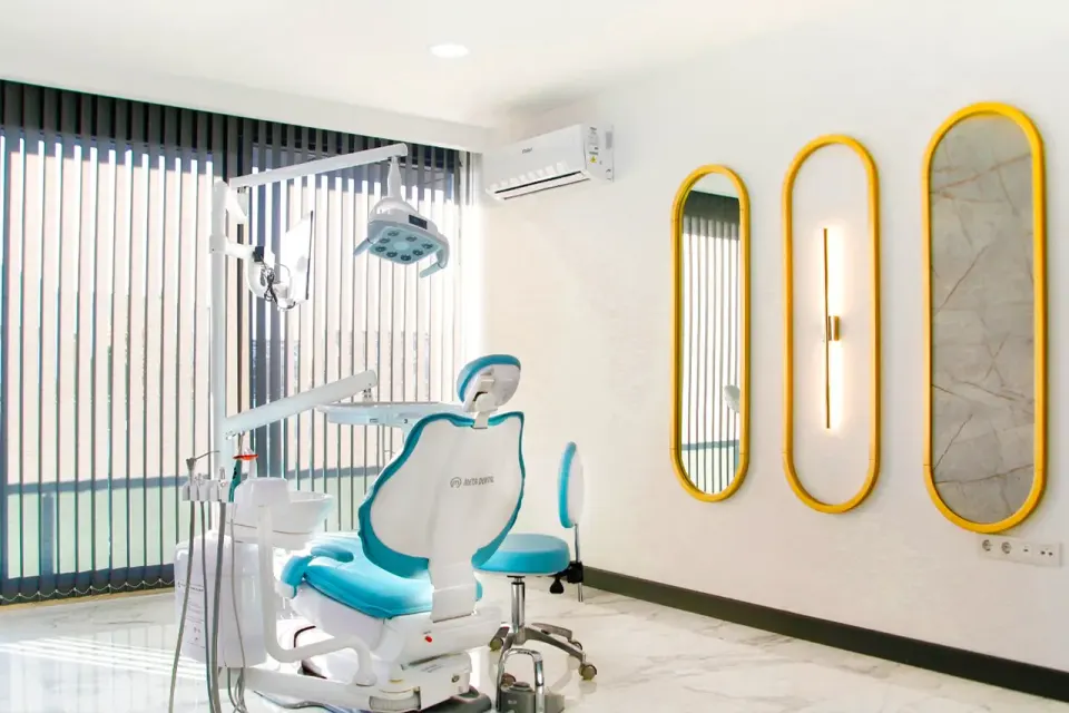 Dental treatment room