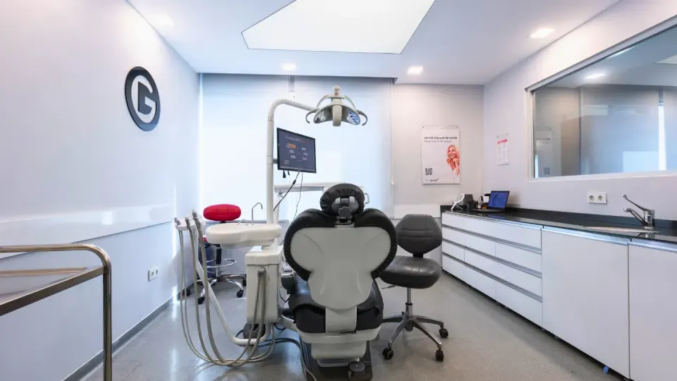 Lara kliniğinde diş tedavi odası